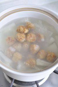 美味的肉丸冬瓜汤