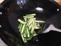 家常菜秋葵炒鸡肉做法图解7)