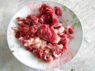 「健康美食」葱爆牛肉做法图解1)