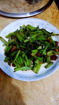 自制芹菜炒肉丝做法图解8)