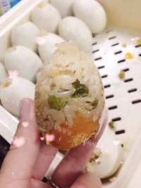 美味的咸蛋糯米饭（土豪蛋）做法图解5)