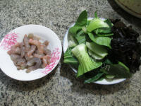 黑木耳虾仁炒青菜做法图解1)