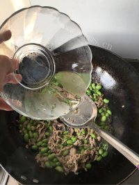 家常菜肉丝炒毛豆做法图解6)