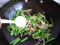 芹菜炒肉（家常菜）