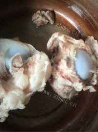 美味的冬瓜海带排骨汤做法图解2)