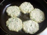 自制糯香豆渣煎饼做法图解3)