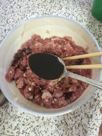 美味的门钉肉饼做法图解5)