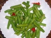 腊肠炒四季豆做法图解5)