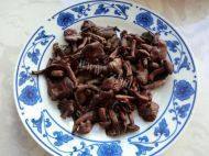 香鲜至极的小鸡蘑菇炖粉条做法图解4)