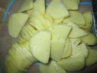 家常菜土豆片炒腊肉做法图解1)
