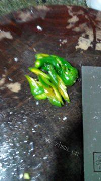 家常菜蒜苗炒肉片做法图解3)