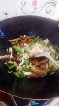 家常菜茄子炒肉丝