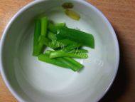 酸菜排骨汤做法图解3)