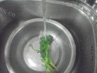 迷人的菠菜鸡蛋饼做法图解3)