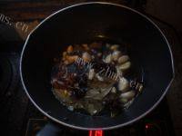可口的西红柿炖牛肉做法图解6)