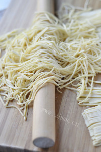 北方特色美食之肥肠小面做法图解23)