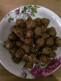 回味无穷的干炸丸子做法图解8)