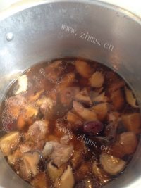 家常菜香菇排骨汤做法图解6)