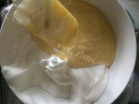 香气浓郁的原味蛋糕卷做法图解6)