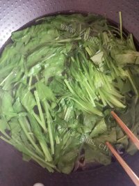 色味俱佳的菠菜饺子做法图解2)