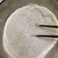 自制豆沙卷面包做法图解2)