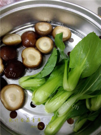 浇汁香菇青菜做法图解1)