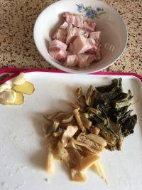 梅菜焖五花肉做法图解2)