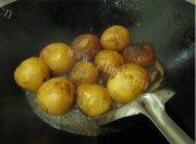 香菇红焖肉面筋做法图解4)