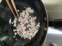 家常菜蒜苔炒肉丝做法图解4)