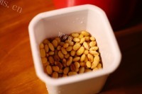 爽口暖胃的醇美土黄豆磨盘豆浆做法图解1)