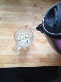 妈妈做的菊花茶做法图解3)