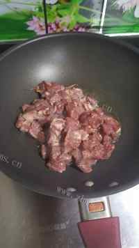 回味无穷的土豆牛肉做法图解5)