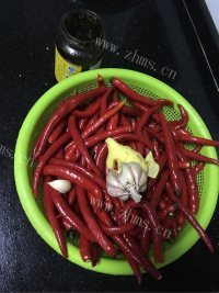 好吃的自制辣椒酱做法图解1)