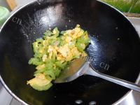 特色美食苦瓜炒鸡蛋做法图解14)