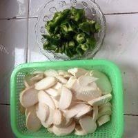 家常菜杏鲍菇炒青椒做法图解1)