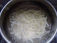 家常菜炝炒土豆丝做法图解2)