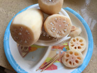 美味的红枣莲子糯米藕做法图解4)