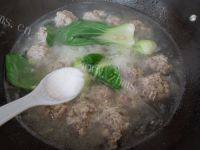 营养丰富的青菜肉丸汤做法图解5)