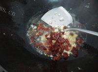 家常菜腊肉炒花菜做法图解10)