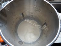 美味的红糖姜奶茶做法图解4)