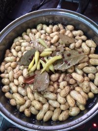 美味的煮花生做法图解7)