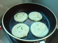 芳香四溢的葱油饼