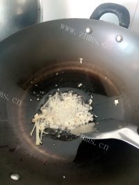 美味的虾仁蒜香西兰花做法图解8)