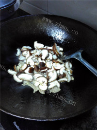 好吃的香菇炒肉做法图解7)