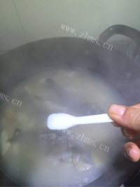美味鲫鱼山药汤做法图解9)