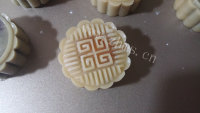 自制蛋黄莲蓉月饼做法图解14)