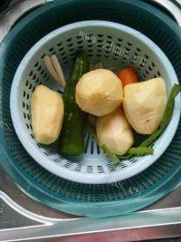 美味的土豆烧鸡腿做法图解3)