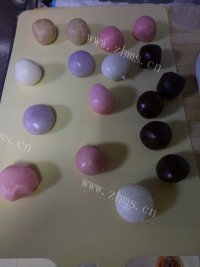 美味的豆沙馅冰皮月饼做法图解5)
