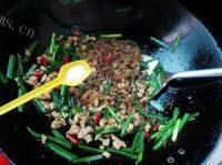 肉末韭菜炒粉条做法图解10)