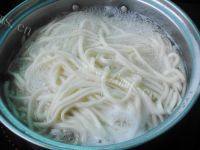美味的蚝油茄汁拌面做法图解4)